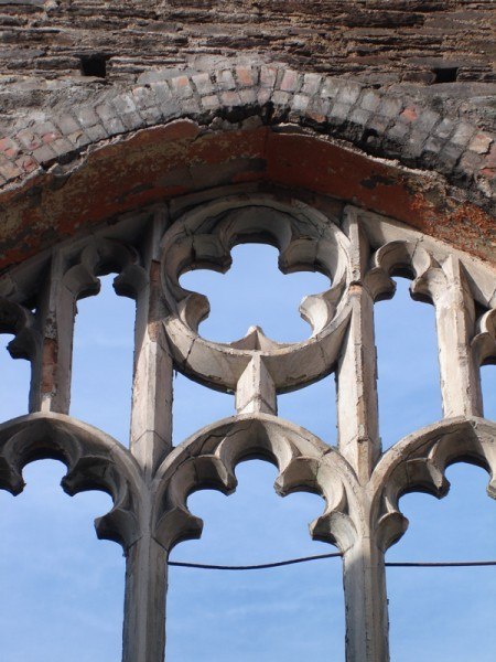 Sandstone windows before restoration Sandstone windows before restoration